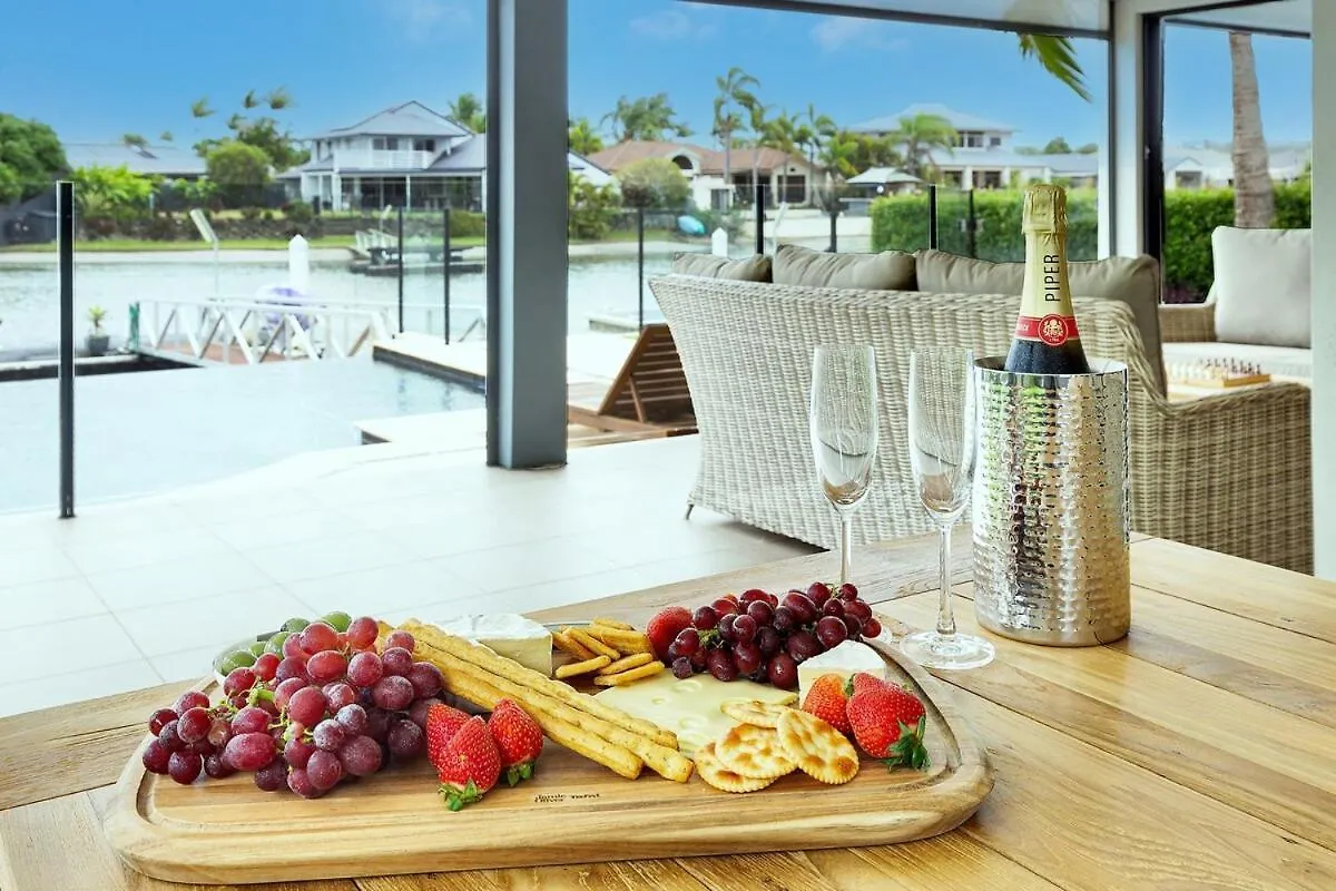 Yalla24-Luxury Resort Style Home Mooloolaba